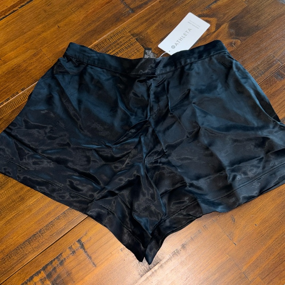 NWT— Athleta Cool Calm Shorts